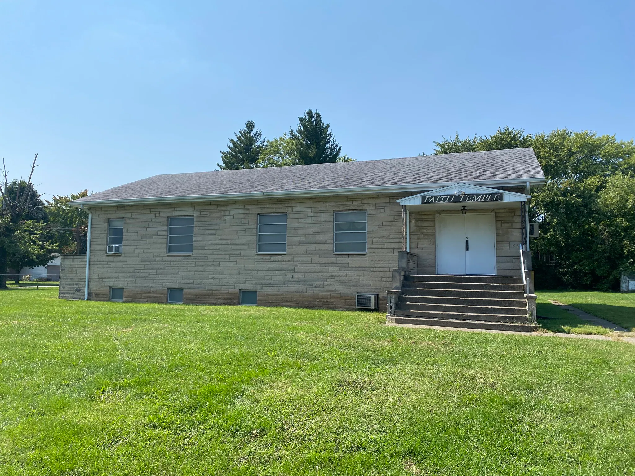 606 Cleveland St., Columbus, In 47201. 4,320 Sq. Ft., 1.09 Acres.  List Price:: $299,000. Broker:Breeden Commercial